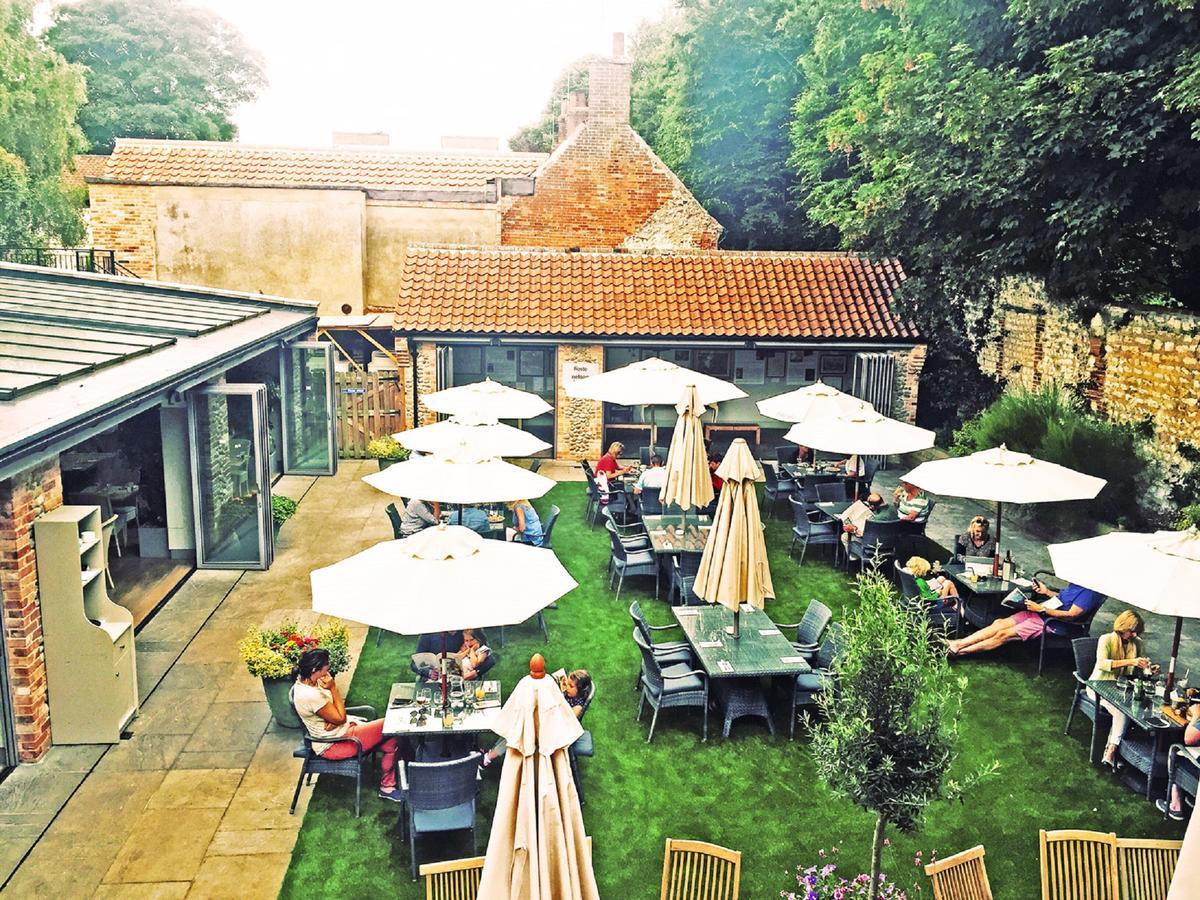 The Railway House Hotel Burnham Market Exterior photo